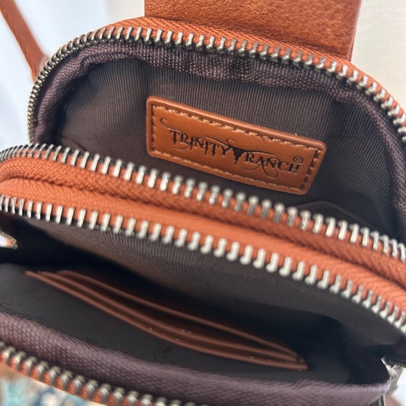 TRINITY RANCH FLORAL TOOLED SLING BAG - Picture 4 of 5